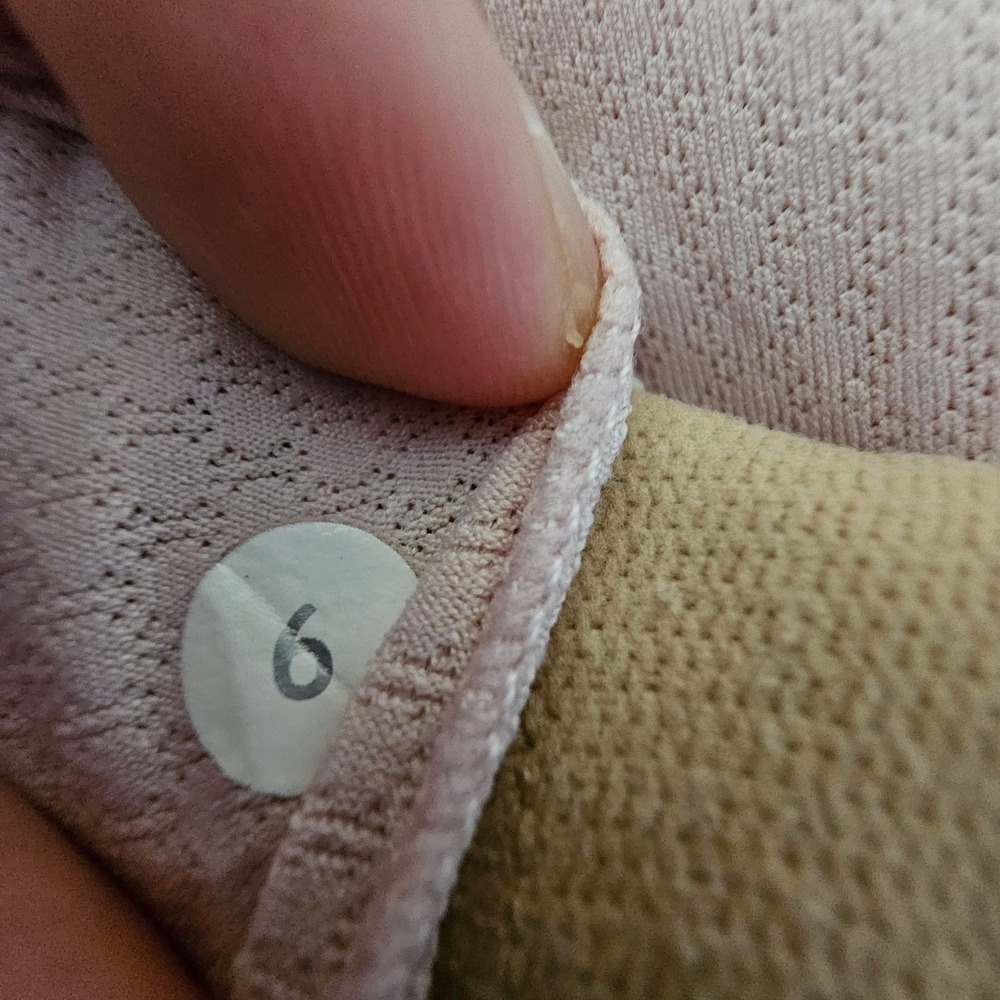 Lululemon Tank Top Light Support Built-In Bra Workout Pink Size‎ 6 No Limits - Picture 10 of 12